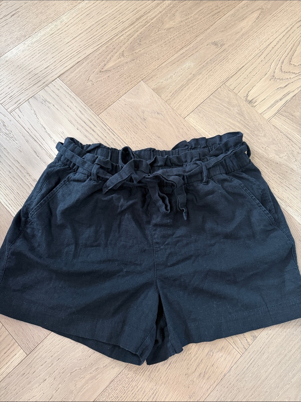 Old Navy Black Paperbag Waist High-Rise Women's Shorts (linen/rayon blend)